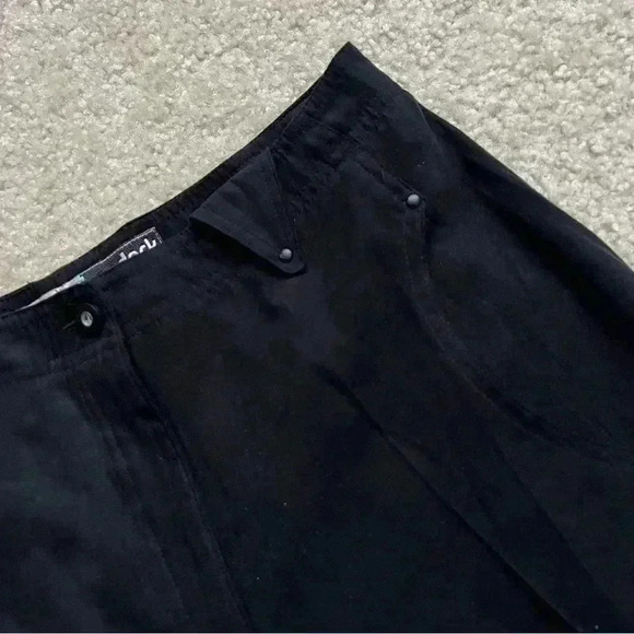 Jamie Sadock Women’s High Rise Black Polyester Black Shorts 8.5” Inseam Size 2 - Picture 4 of 16